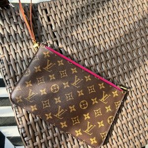 Louis Vuitton zip pochette